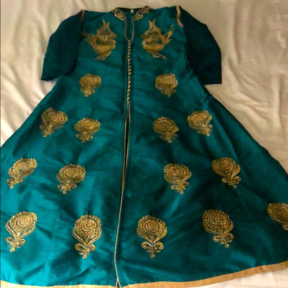 Traditional woman dress new